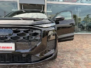 Foto 27 di 29: AUDI Q3