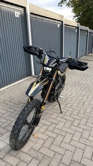 Foto 2 di 7: Surron Ultra Bee | 2026 | Route 66 Auctions