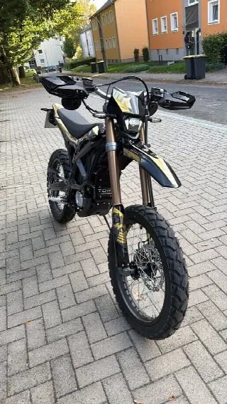 Foto 3 di 7: Surron Ultra Bee | 2026 | Route 66 Auctions