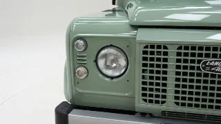 Foto 10 di 40: Land Rover Defender Heritage 90