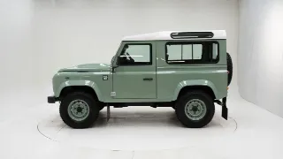Foto 28 di 40: Land Rover Defender Heritage 90