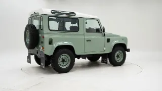 Foto 2 di 40: Land Rover Defender Heritage 90