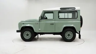 Foto 8 di 40: Land Rover Defender Heritage 90