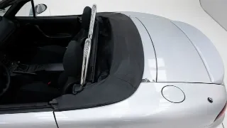 Foto 36 di 40: Mazda MX 5 Sport 1.8 NB + Hardtop