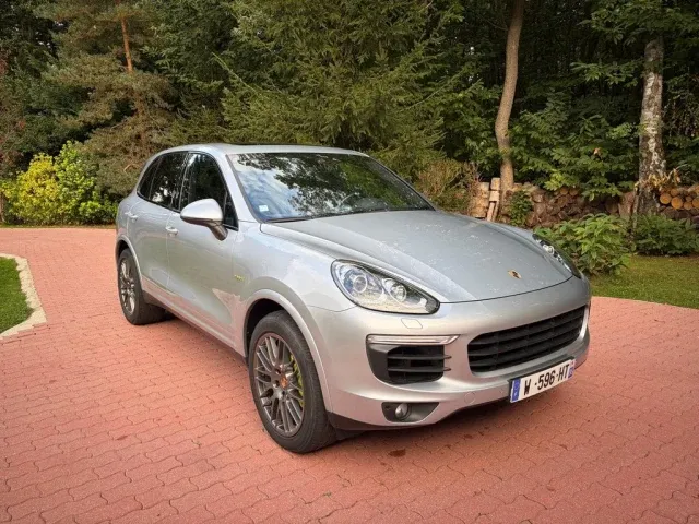 Porsche Cayenne S E-Hybrid Platinum Edition | 2017 | Route 66 Auctions