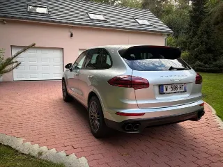 Foto 7 di 8: Porsche Cayenne S E-Hybrid Platinum Edition | 2017 | Route 66 Auctions