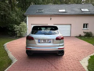 Foto 8 di 8: Porsche Cayenne S E-Hybrid Platinum Edition | 2017 | Route 66 Auctions
