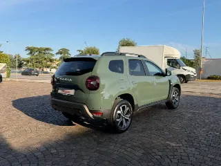 Foto 4 di 30: DACIA Duster