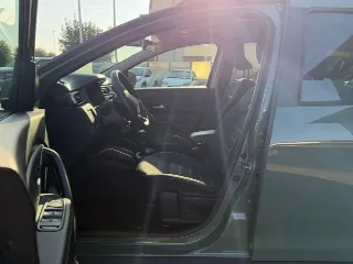 Foto 8 di 30: DACIA Duster