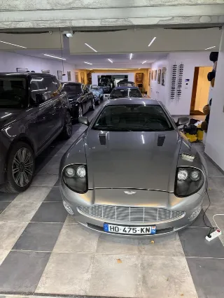 Foto 3 di 8: Aston Martin Vanquish | 2004 | Route 66 Auctions