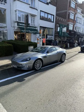 Foto 5 di 8: Aston Martin Vanquish | 2004 | Route 66 Auctions