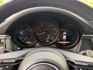 Foto 11 di 23: PORSCHE Macan