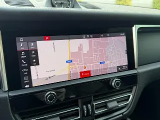 Foto 12 di 23: PORSCHE Macan