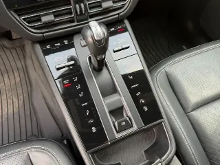 Foto 14 di 23: PORSCHE Macan