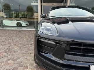 Foto 23 di 23: PORSCHE Macan