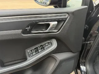 Foto 7 di 23: PORSCHE Macan