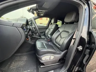Foto 8 di 23: PORSCHE Macan