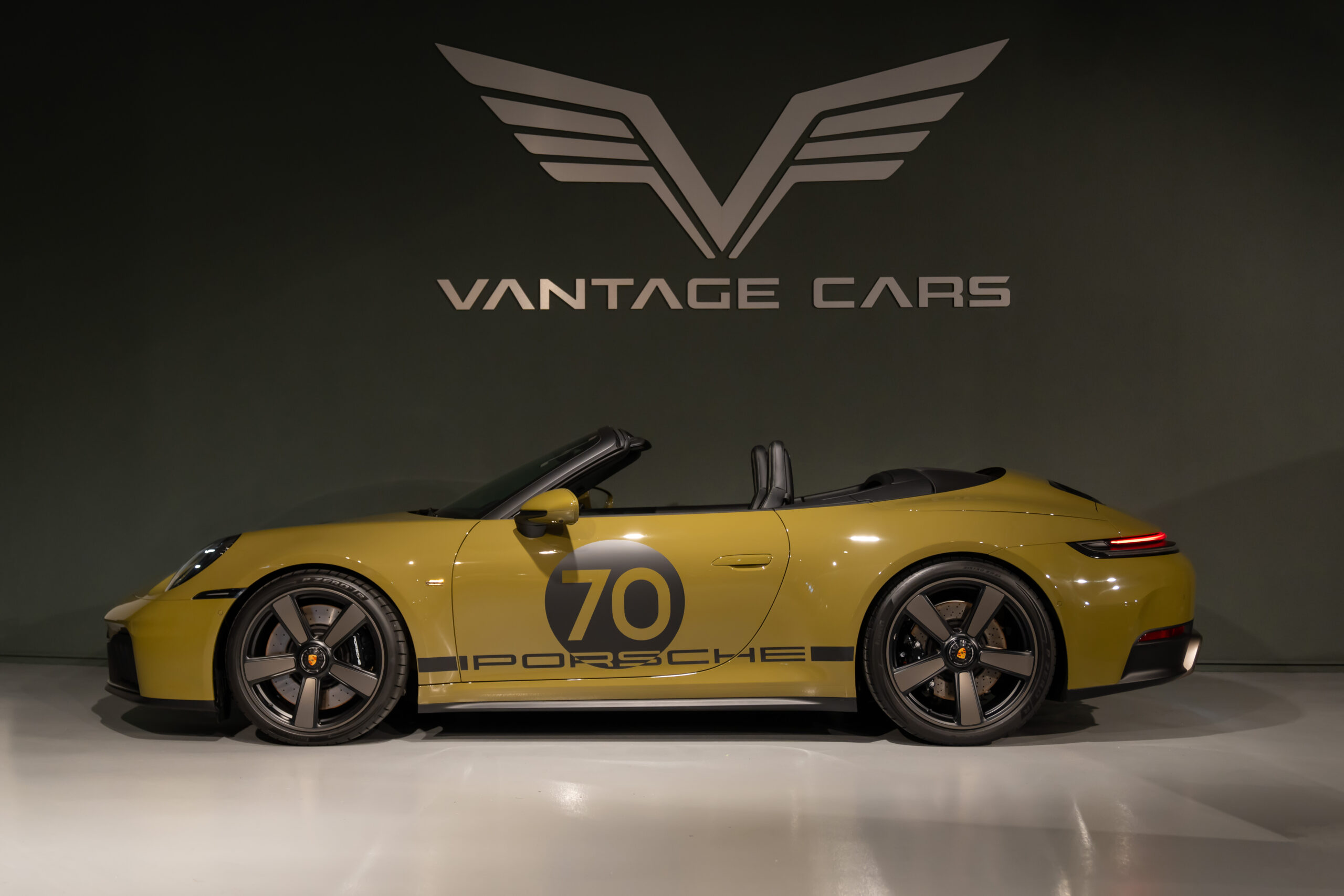 PORSCHE 911 Cabriolet GTS Spirit 70 PDK