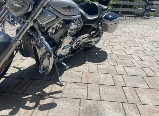 Foto 3 di 8: Harley-Davidson VRSCA V-Rod | 2004 | Route 66 Auctions