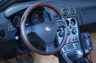 Foto 75 di 115: Alfa Romeo Spider 3.2 V6 24V Lusso “Low mileage – 2 Owners”