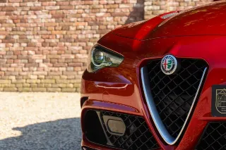 Foto 10 di 103: Alfa Romeo Giulia 2.9 V6 Quadrifoglio Performance Edition “Manual and Carbon Seats by Sparco”