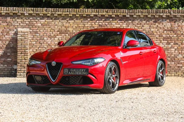 Alfa Romeo Giulia 2.9 V6 Quadrifoglio Performance Edition “Manual and Carbon Seats by Sparco”