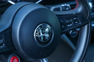 Foto 21 di 103: Alfa Romeo Giulia 2.9 V6 Quadrifoglio Performance Edition “Manual and Carbon Seats by Sparco”