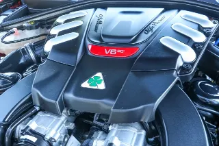 Foto 30 di 103: Alfa Romeo Giulia 2.9 V6 Quadrifoglio Performance Edition “Manual and Carbon Seats by Sparco”