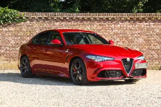 Foto 34 di 103: Alfa Romeo Giulia 2.9 V6 Quadrifoglio Performance Edition “Manual and Carbon Seats by Sparco”