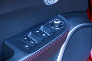 Foto 35 di 103: Alfa Romeo Giulia 2.9 V6 Quadrifoglio Performance Edition “Manual and Carbon Seats by Sparco”