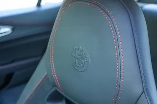 Foto 42 di 103: Alfa Romeo Giulia 2.9 V6 Quadrifoglio Performance Edition “Manual and Carbon Seats by Sparco”