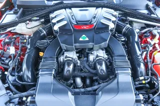 Foto 45 di 103: Alfa Romeo Giulia 2.9 V6 Quadrifoglio Performance Edition “Manual and Carbon Seats by Sparco”