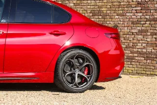 Foto 57 di 103: Alfa Romeo Giulia 2.9 V6 Quadrifoglio Performance Edition “Manual and Carbon Seats by Sparco”