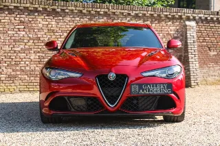 Foto 5 di 103: Alfa Romeo Giulia 2.9 V6 Quadrifoglio Performance Edition “Manual and Carbon Seats by Sparco”
