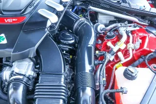 Foto 63 di 103: Alfa Romeo Giulia 2.9 V6 Quadrifoglio Performance Edition “Manual and Carbon Seats by Sparco”