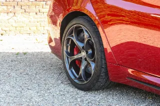 Foto 72 di 103: Alfa Romeo Giulia 2.9 V6 Quadrifoglio Performance Edition “Manual and Carbon Seats by Sparco”