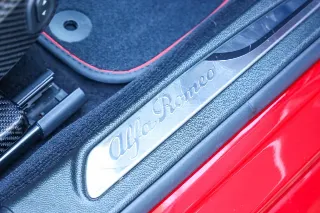 Foto 82 di 103: Alfa Romeo Giulia 2.9 V6 Quadrifoglio Performance Edition “Manual and Carbon Seats by Sparco”