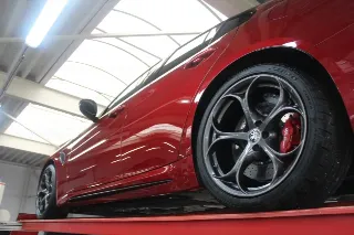 Foto 97 di 103: Alfa Romeo Giulia 2.9 V6 Quadrifoglio Performance Edition “Manual and Carbon Seats by Sparco”