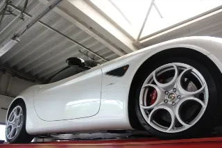 Foto 10 di 121: Alfa Romeo 8C Spider “Less than 9.800 kilometers”
