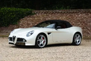 Foto 11 di 121: Alfa Romeo 8C Spider “Less than 9.800 kilometers”