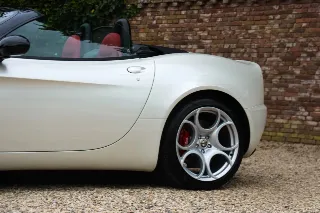 Foto 13 di 121: Alfa Romeo 8C Spider “Less than 9.800 kilometers”