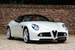 Foto 18 di 121: Alfa Romeo 8C Spider “Less than 9.800 kilometers”