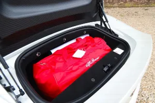 Foto 39 di 121: Alfa Romeo 8C Spider “Less than 9.800 kilometers”