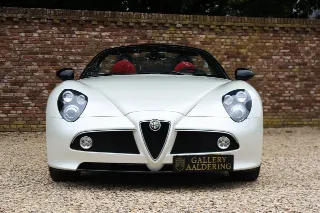 Foto 5 di 121: Alfa Romeo 8C Spider “Less than 9.800 kilometers”