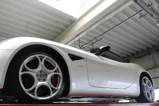 Foto 9 di 121: Alfa Romeo 8C Spider “Less than 9.800 kilometers”