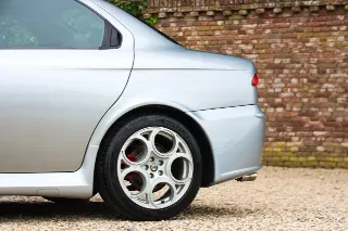 Foto 17 di 111: Alfa Romeo 156 3.2 GTA Berlina “in Grigio Sterling”