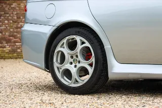 Foto 23 di 111: Alfa Romeo 156 3.2 GTA Berlina “in Grigio Sterling”