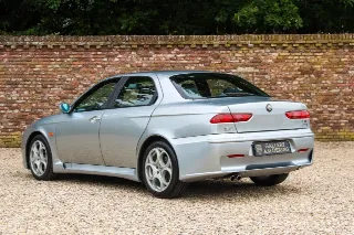 Foto 2 di 111: Alfa Romeo 156 3.2 GTA Berlina “in Grigio Sterling”