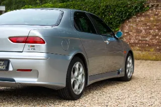 Foto 37 di 111: Alfa Romeo 156 3.2 GTA Berlina “in Grigio Sterling”