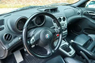 Foto 3 di 111: Alfa Romeo 156 3.2 GTA Berlina “in Grigio Sterling”